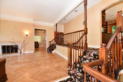 13 Vista Drive, Great Neck, NY 11021 - Photo 11