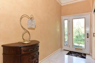 13 Vista Dr, Great Neck, NY 11021 - Photo 5