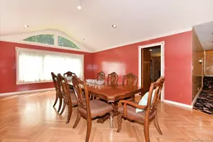 13 Vista Dr, Great Neck, NY 11021 - Photo 13