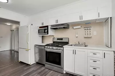 376 County Center Road, White Plains, NY 10603 - Photo 11