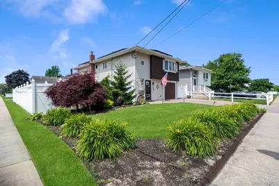 169 Wyona Avenue, Lindenhurst, NY 11757 - Photo 3