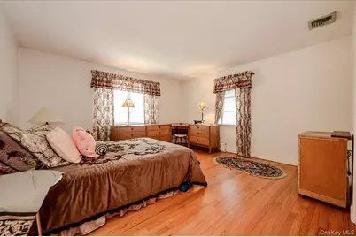 2539 Woodhull Avenue, Bronx, NY 10469 - Photo 15