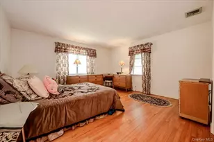 2539 Woodhull Ave, Bronx, NY 10469 - Photo 15