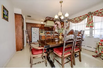2539 Woodhull Avenue, Bronx, NY 10469 - Photo 11