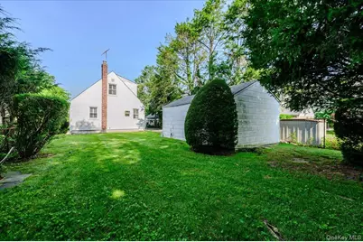 46 Schumacher Drive, New Hyde Park, NY 11040 - Photo 23