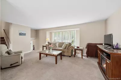 10 Wisteria Way, Commack, NY 11725 - Photo 5