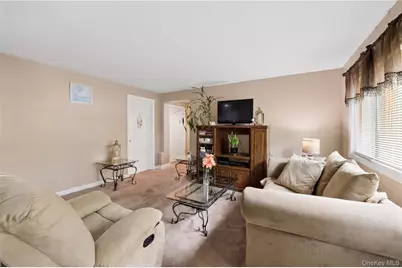 10 Wisteria Way, Commack, NY 11725 - Photo 13