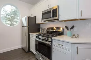 1046 New York Ave, Huntington Station, NY 11746 - Photo 11