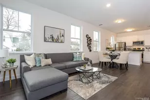 1046 New York Ave, Huntington Station, NY 11746 - Photo 7