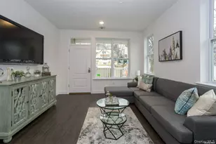 1046 New York Ave, Huntington Station, NY 11746 - Photo 5