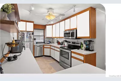 219 Venetian Boulevard, Lindenhurst, NY 11757 - Photo 3
