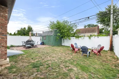 219 Venetian Boulevard, Lindenhurst, NY 11757 - Photo 15