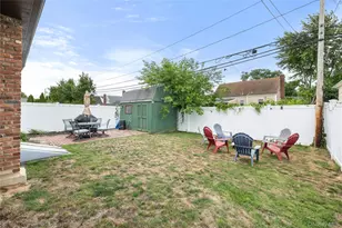 219 Venetian Blvd, Lindenhurst, NY 11757 - Photo 15