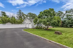 383 Munsell Rd, Patchogue, NY 11772 - Photo 3