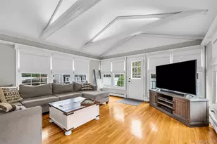 383 Munsell Rd, Patchogue, NY 11772 - Photo 17