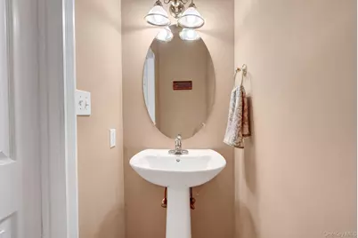 11 Scenicview Crescent, Manorville, NY 11949 - Photo 17