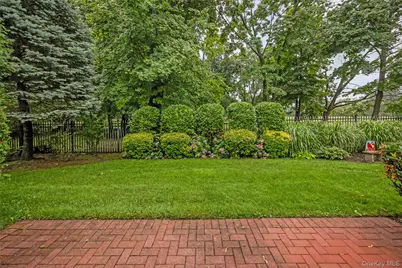 149 Maya Circle, Central Islip, NY 11722 - Photo 5