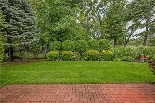 149 Maya Cir, Central Islip, NY 11722 - Photo 5