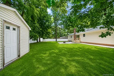 25 Heston Road, Shirley, NY 11967 - Photo 9