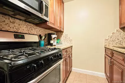 70-25 Yellowstone Boulevard #7X, Forest Hills, NY 11375 - Photo 15