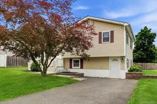 47 Riverview Dr, Fishkill, NY 12524 - Photo 3