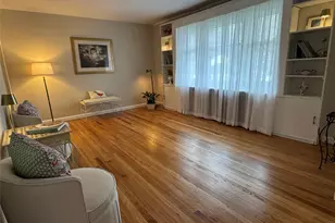 41 Mohawk Dr, North Babylon, NY 11703 - Photo 3