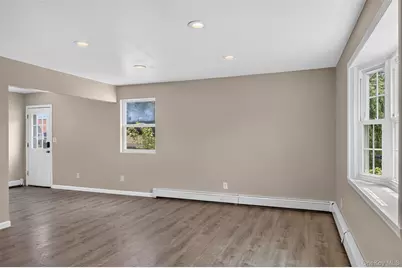85 Schleigel Boulevard, Farmingdale, NY 11735 - Photo 5