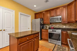 348 Trotting Ln, Westbury, NY 11590 - Photo 9
