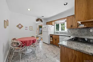 10 Arcadia Dr, Dix Hills, NY 11746 - Photo 9