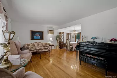 10 Arcadia Drive, Dix Hills, NY 11746 - Photo 5