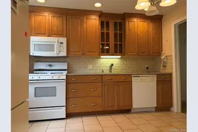 87 Parkway Drive, Westbury, NY 11590 - Photo 5