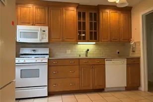 87 Parkway Dr, Westbury, NY 11590 - Photo 5