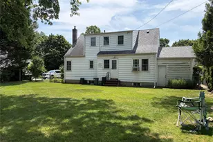 87 Parkway Dr, Westbury, NY 11590 - Photo 15