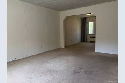 87 Parkway Drive, Westbury, NY 11590 - Photo 3