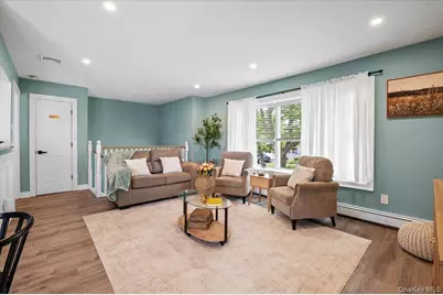 330 Granada Parkway, Lindenhurst, NY 11757 - Photo 7