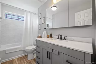 330 Granada Pkwy, Lindenhurst, NY 11757 - Photo 17