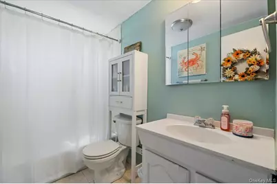 330 Granada Parkway, Lindenhurst, NY 11757 - Photo 23