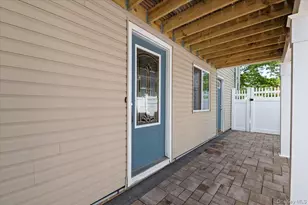 330 Granada Pkwy, Lindenhurst, NY 11757 - Photo 27