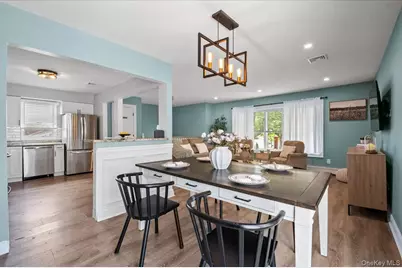330 Granada Parkway, Lindenhurst, NY 11757 - Photo 9