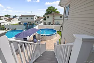 330 Granada Pkwy, Lindenhurst, NY 11757 - Photo 33