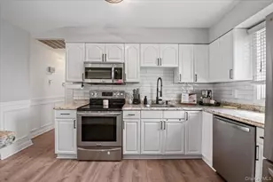330 Granada Pkwy, Lindenhurst, NY 11757 - Photo 11
