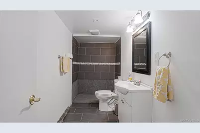 143 S Montgomery St, Valley Stream, NY 11580 - Photo 33
