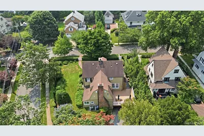 255 Manor Road, Douglaston, NY 11363 - Photo 37