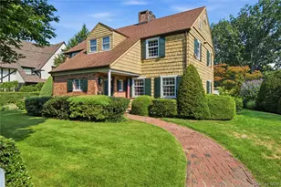 2-55 Manor Rd, Douglaston, NY 11363 - Photo 1