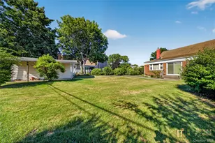 5 Surrey Ln, New Hyde Park, NY 11040 - Photo 31