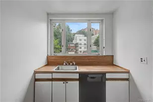 138 Van Cortlandt Park S, Bronx, NY 10463 - Photo 15