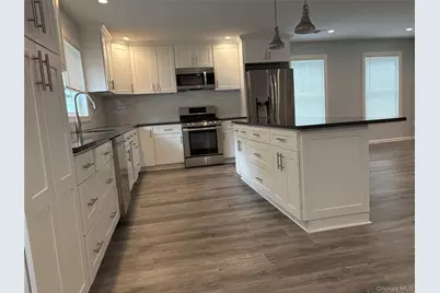 17B Dunes Lane #Right, Port Washington, NY 11050 - Photo 7