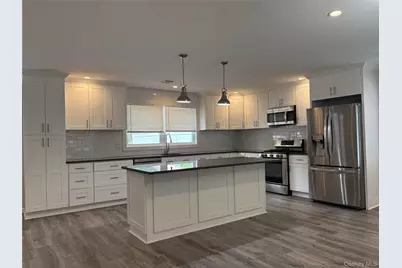 17B Dunes Lane #Right, Port Washington, NY 11050 - Photo 9