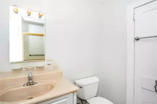33 Laurel Dr, Smithtown, NY 11787 - Photo 11