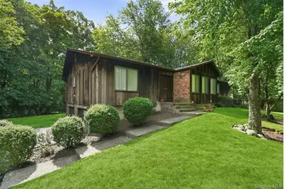 6 Pelham Court, Nanuet, NY 10954 - Photo 1